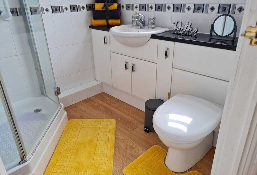 レジデンス Immaculate 3 Bed House With Free Parking In Bolton