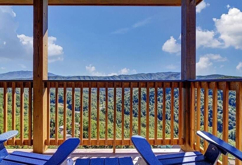 Bear Hugs   5 Bedrooms, 5.5 Baths, Sleeps 20 5 Cabin By Redawning