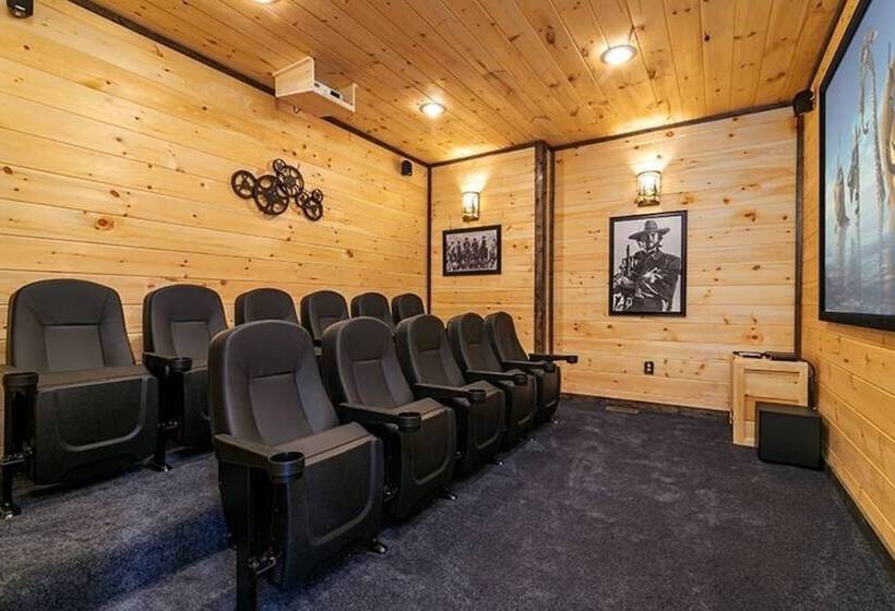 Bear Hugs   5 Bedrooms, 5.5 Baths, Sleeps 20 5 Cabin By Redawning