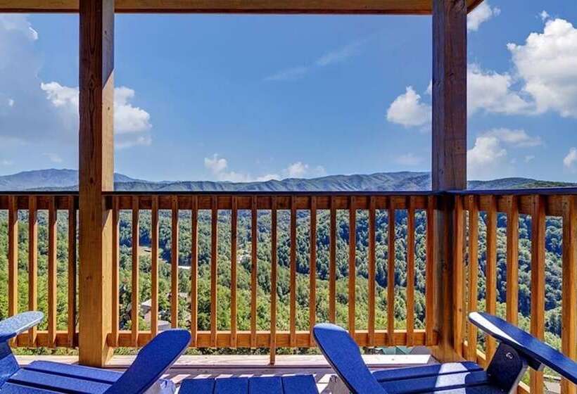 Bear Hugs   5 Bedrooms, 5.5 Baths, Sleeps 20 5 Cabin By Redawning