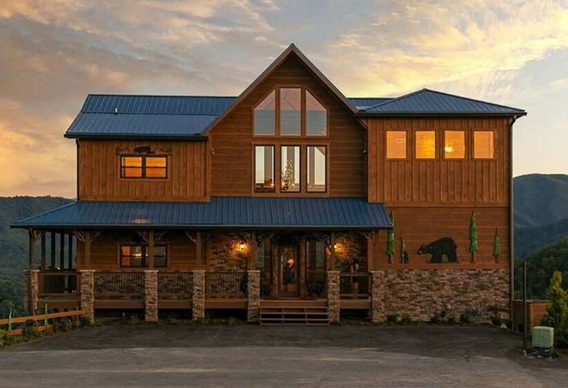 Bear Hugs   5 Bedrooms, 5.5 Baths, Sleeps 20 5 Cabin By Redawning