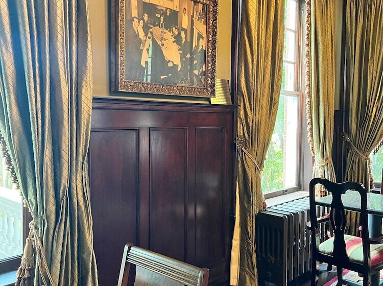 مبيت وإفطار Huffman Manor Inn