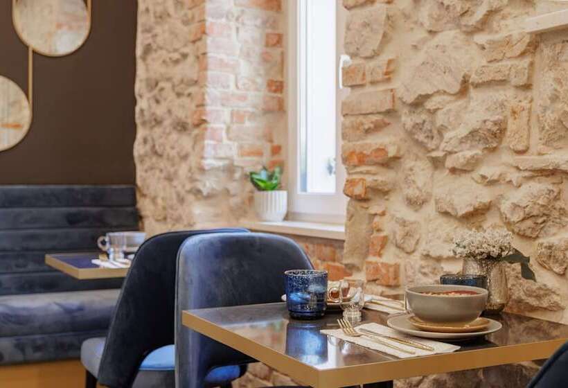 تختخواب و صبحانه Heritage Rooms Split Olympic Dream