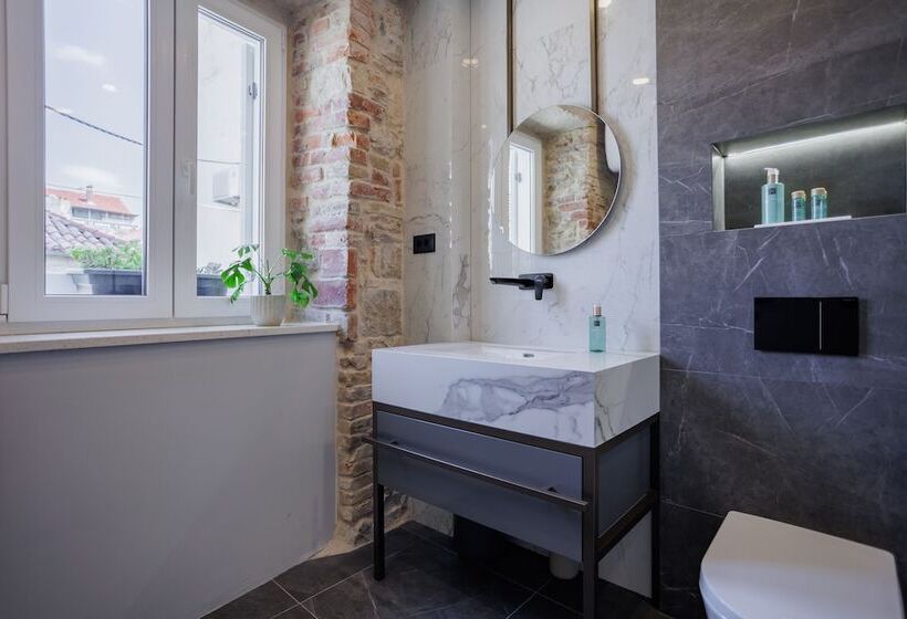 تختخواب و صبحانه Heritage Rooms Split Olympic Dream