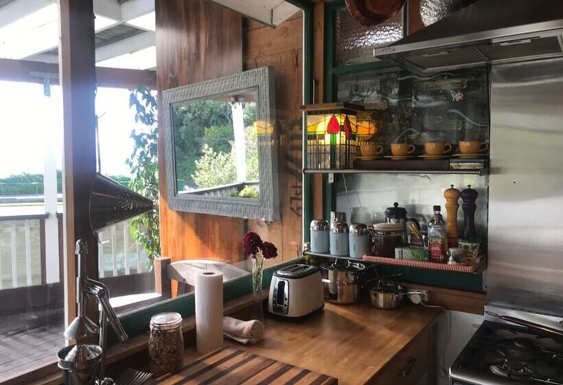 Bluff Hill Lighthouse B&b