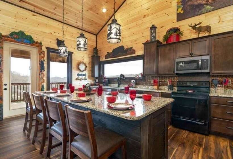 Cabin Fever   2 Bedrooms, 2 Baths, Sleeps 8 2 Cabin By Redawning