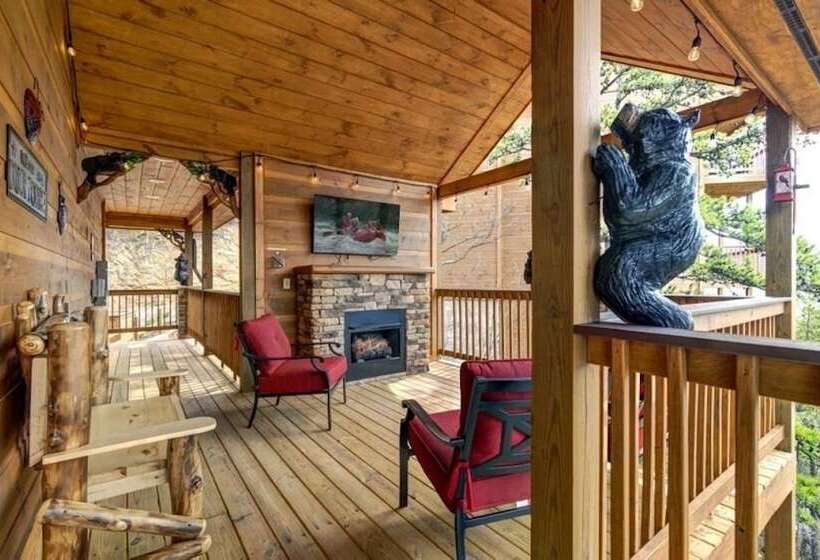 Cabin Fever   2 Bedrooms, 2 Baths, Sleeps 8 2 Cabin By Redawning