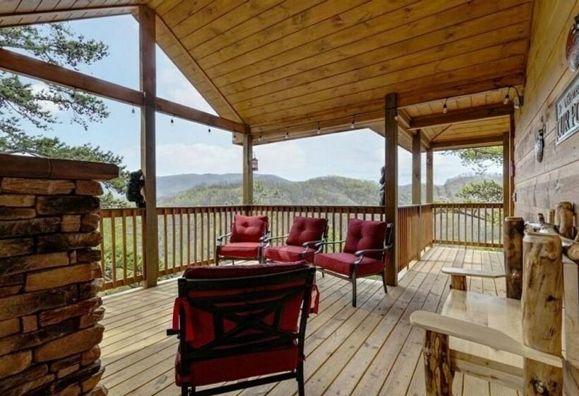 Cabin Fever   2 Bedrooms, 2 Baths, Sleeps 8 2 Cabin By Redawning