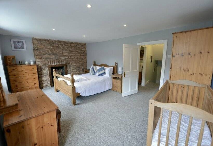 Delightful Period Cottage In The Heart Of Brixham