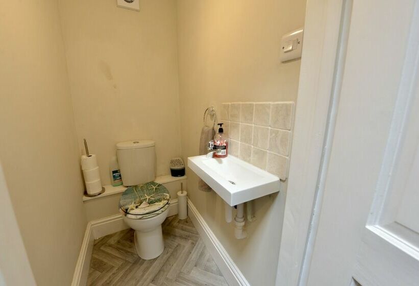 Delightful Period Cottage In The Heart Of Brixham