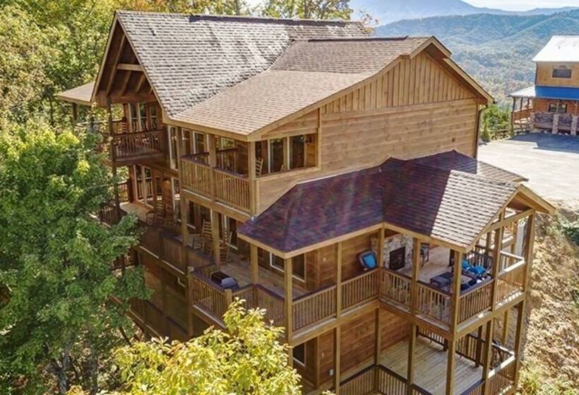 Donwell Manor   4 Bedrooms, 4 Baths, Sleeps 16 4 Cabin By Redawning
