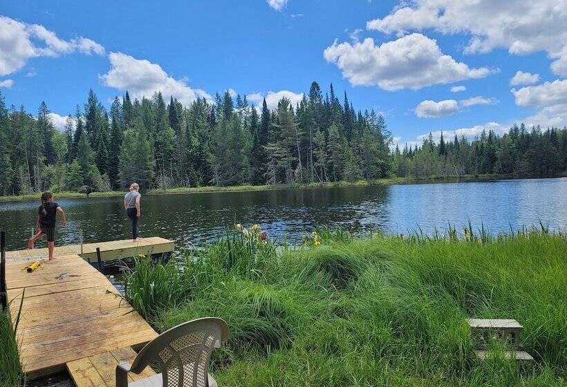 فندق Ladd Pond Cabins And Campground, Llc