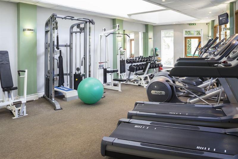 ホテル Oakley Court