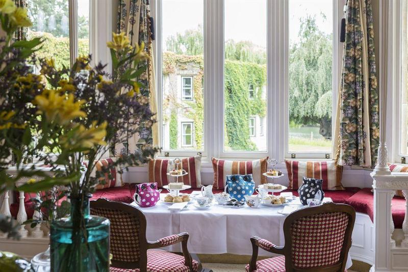 ホテル Oakley Court