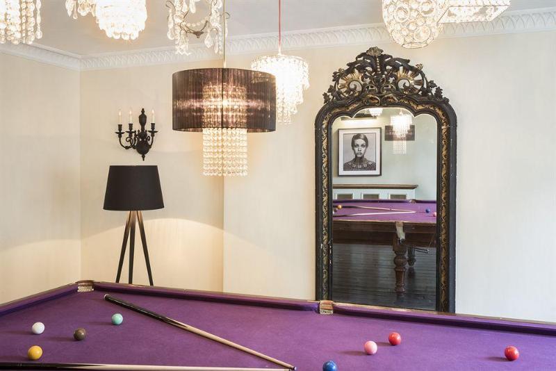 ホテル Oakley Court