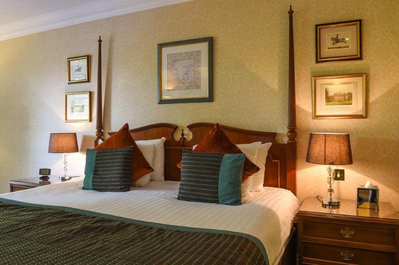 ホテル Oakley Court