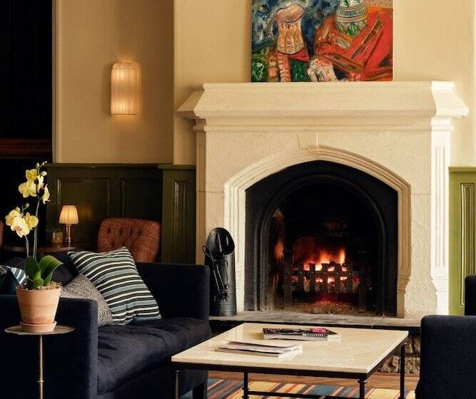 ホテル Oakley Court