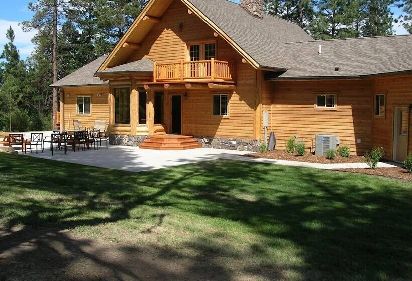 Отель Pineview Lodge