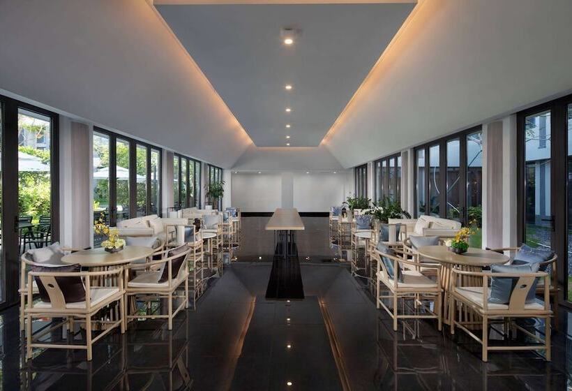 בית מלון כפרי Ramada Encore By Wyndham Jiusuo Downtown