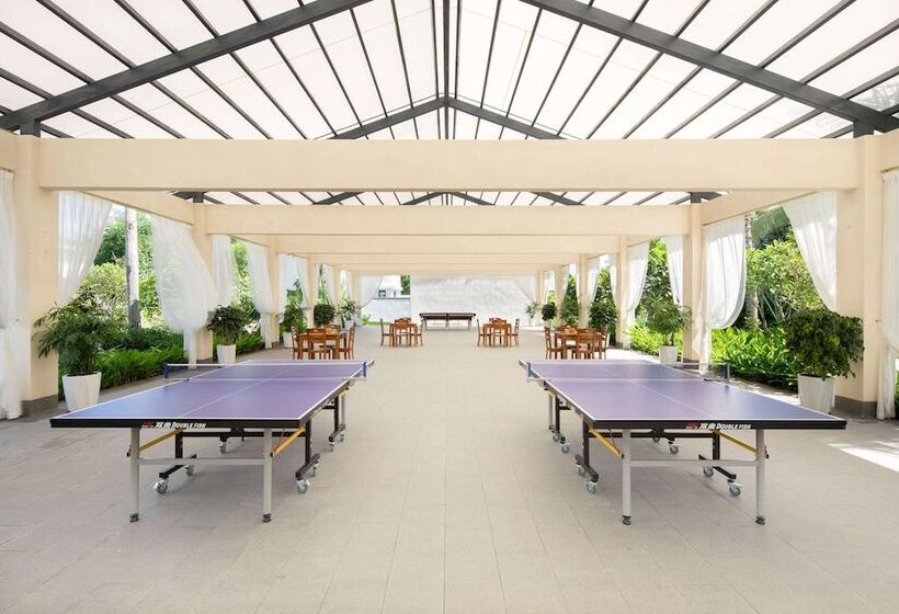 בית מלון כפרי Ramada Encore By Wyndham Jiusuo Downtown