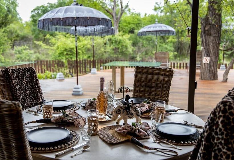 ホテル Safari Moon Luxury Bush Lodge