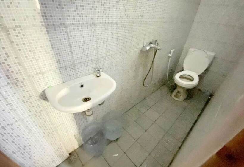 هتل Spot On 91343 Kartika Guest House Syariah