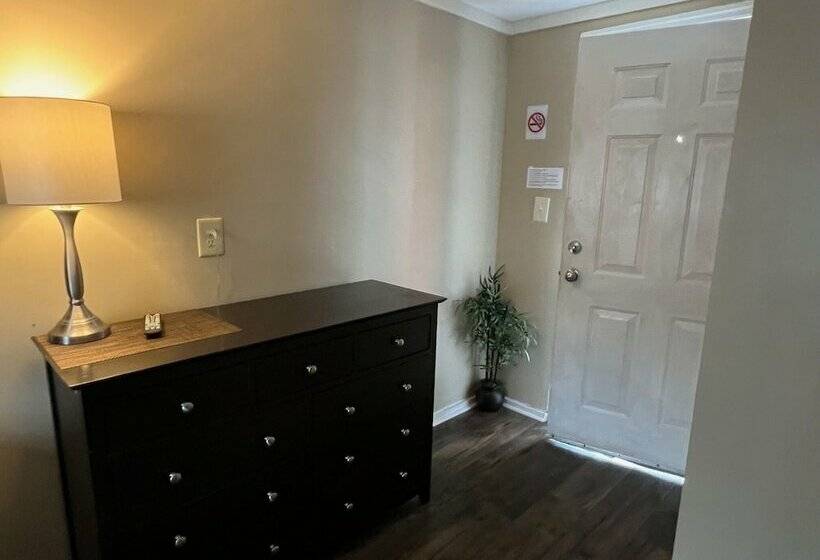 فندق The Travelers Inn