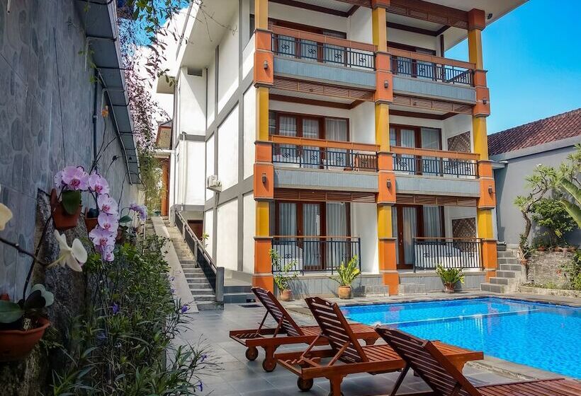 Отель The Tunjung Boutique Resort
