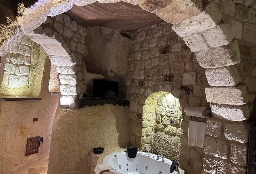 هتل Under Cave