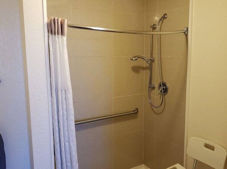 فندق على الطريق Oceanfront Inn And Suites