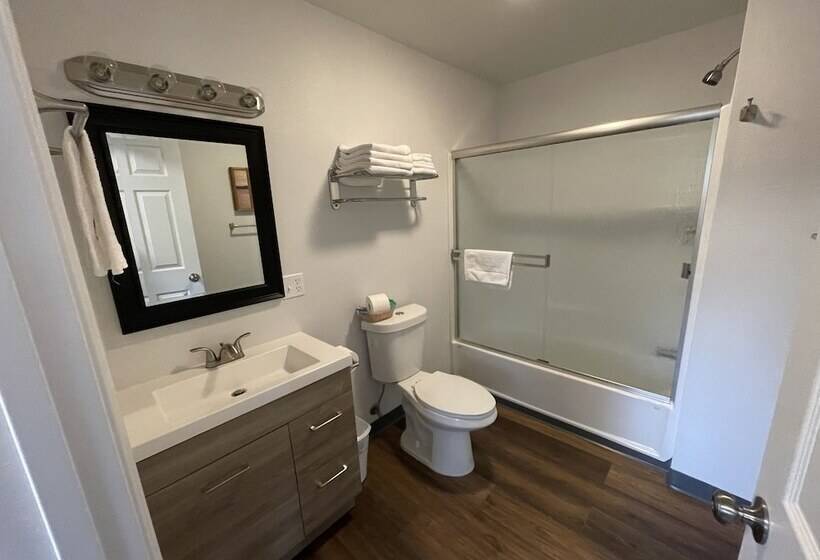 모텔 Riverfront Lodging