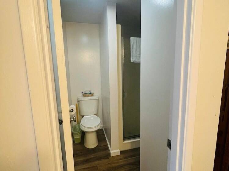 모텔 Riverfront Lodging