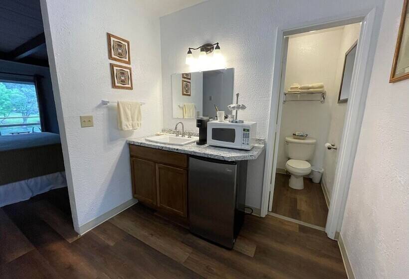 모텔 Riverfront Lodging