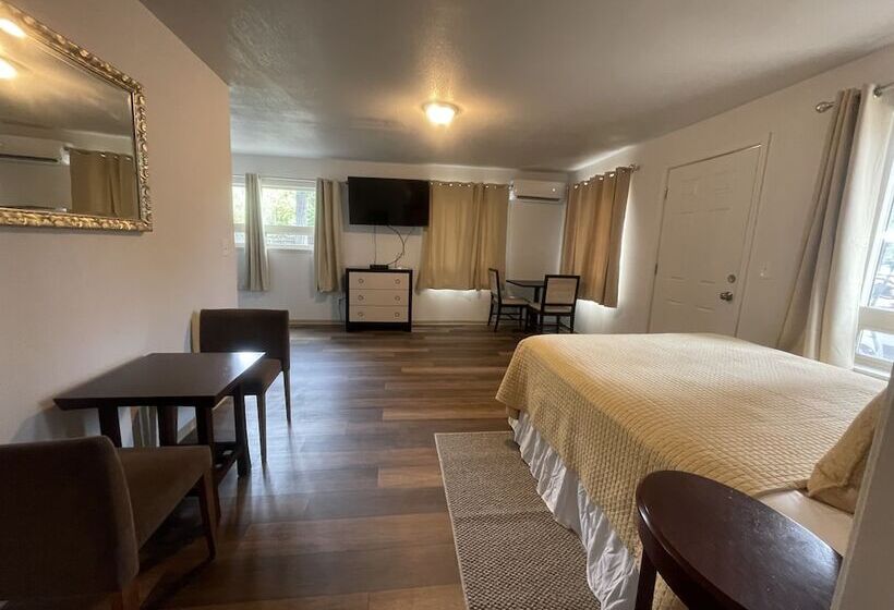 모텔 Riverfront Lodging