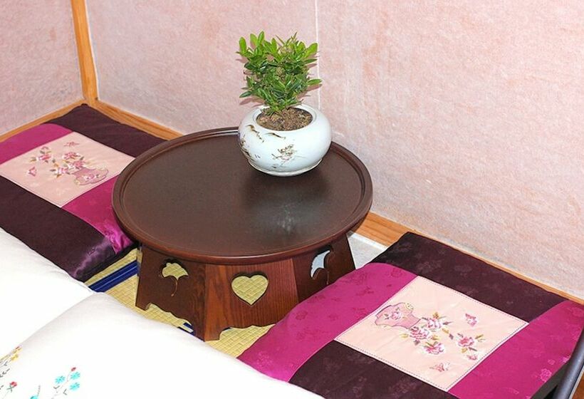 بنسيون Jeonju Doldamjip Hanok Stay