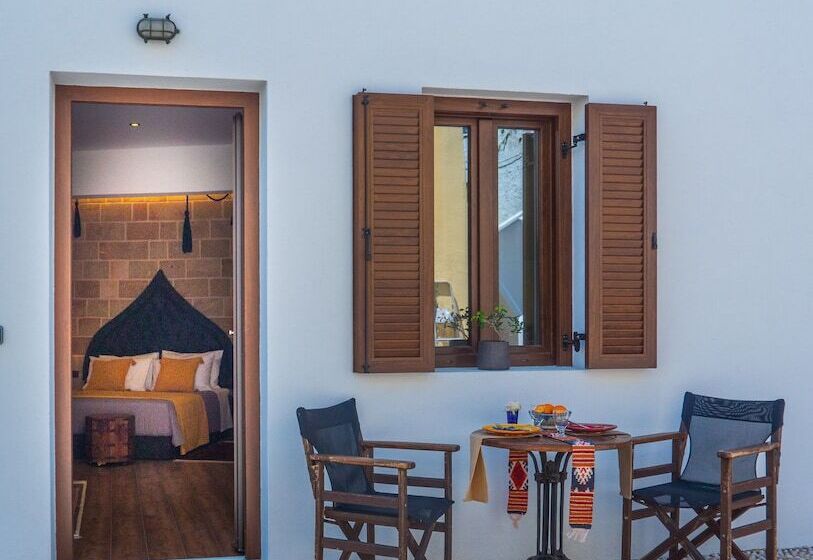 پانسیون Utopia Luxury Suites