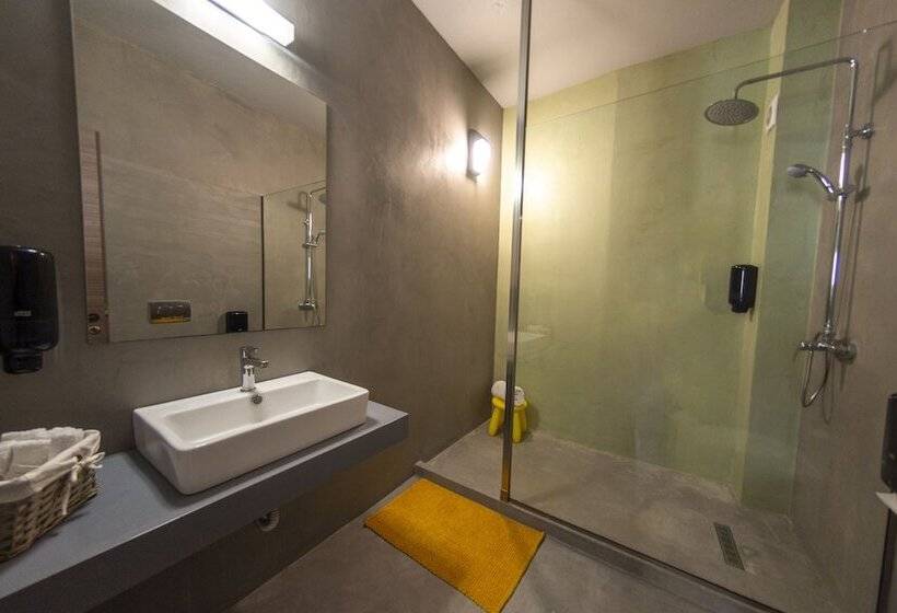 پانسیون Utopia Luxury Suites