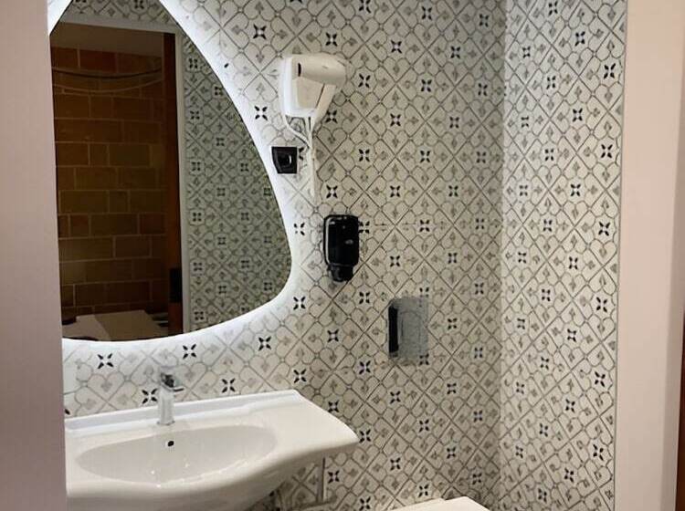 پانسیون Utopia Luxury Suites