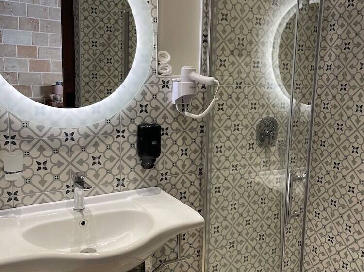 پانسیون Utopia Luxury Suites
