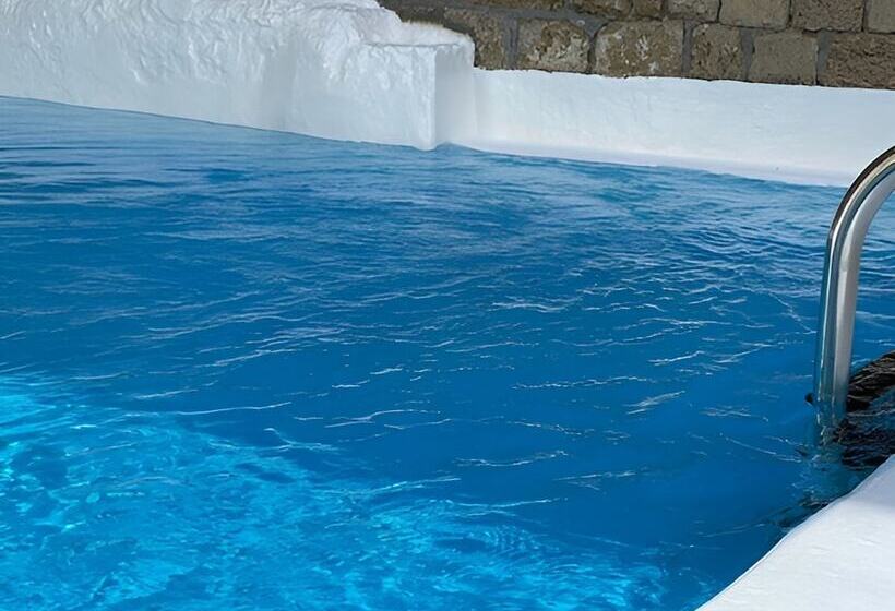 پانسیون Utopia Luxury Suites
