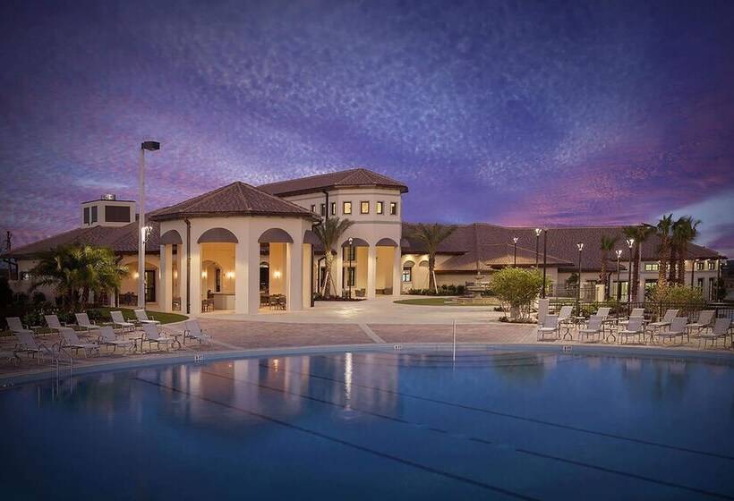 Perfect For Families! Comfortable Villa With Private Pool Area, Close To Parks And Shopping!