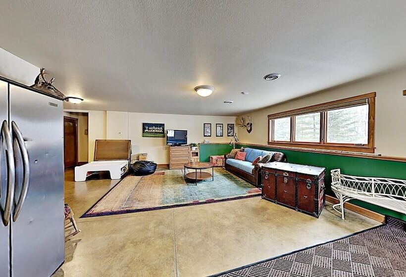 Ravensong Lodge