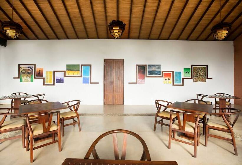 فندق Aarya Lagoon