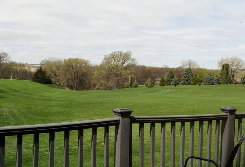 فندق Cobblestone Inn & Suites   Denison | Majestic Hills