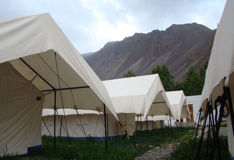 فندق Double Humped Camp   Hunder