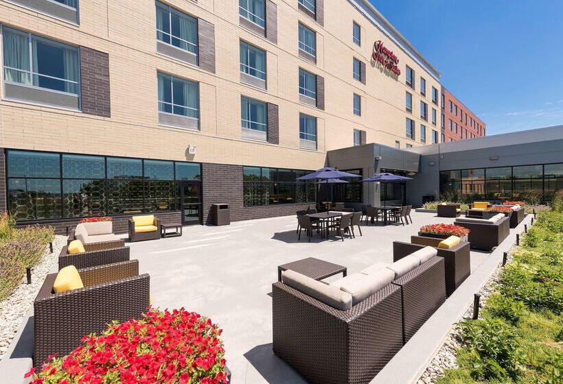 هتل Hampton Inn & Suites Grand Rapids Downtown