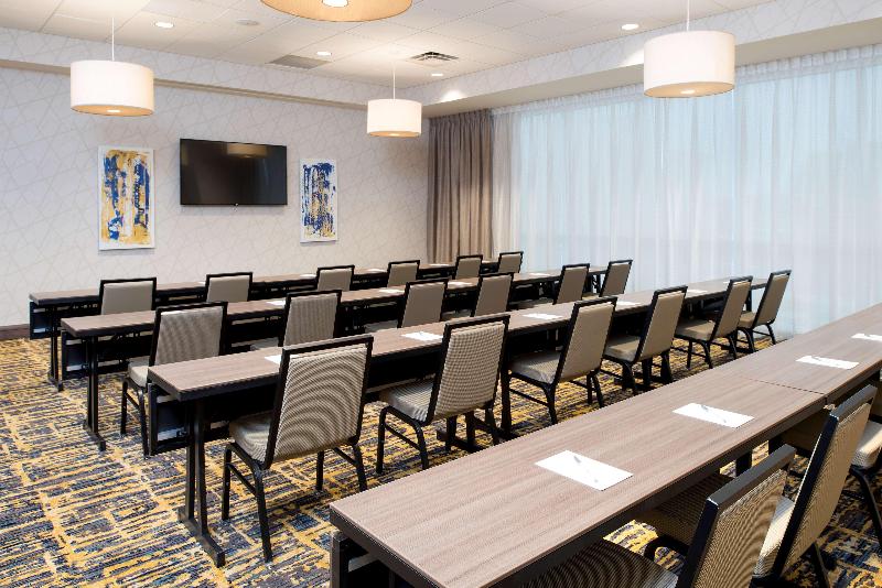 هتل Hampton Inn & Suites Grand Rapids Downtown