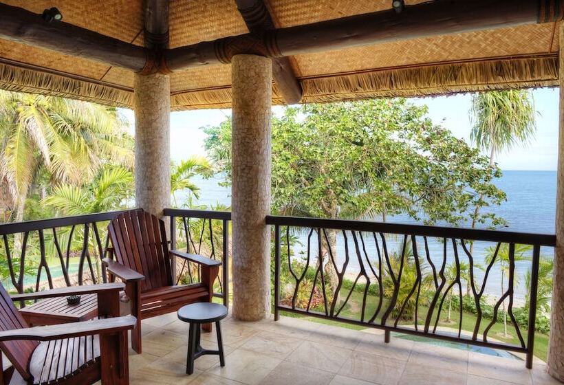 هتل Nanuku Resort Fiji