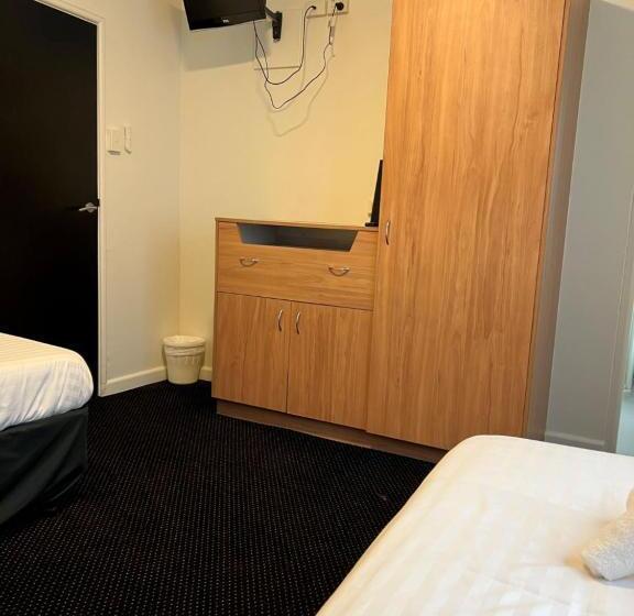 هتل Star Bar Cafe &