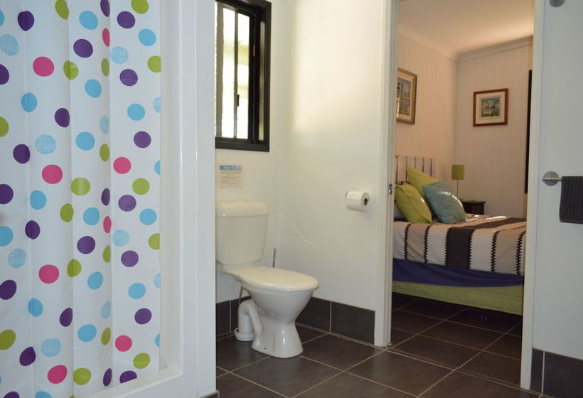 The Lovely Cottages Country Retreat